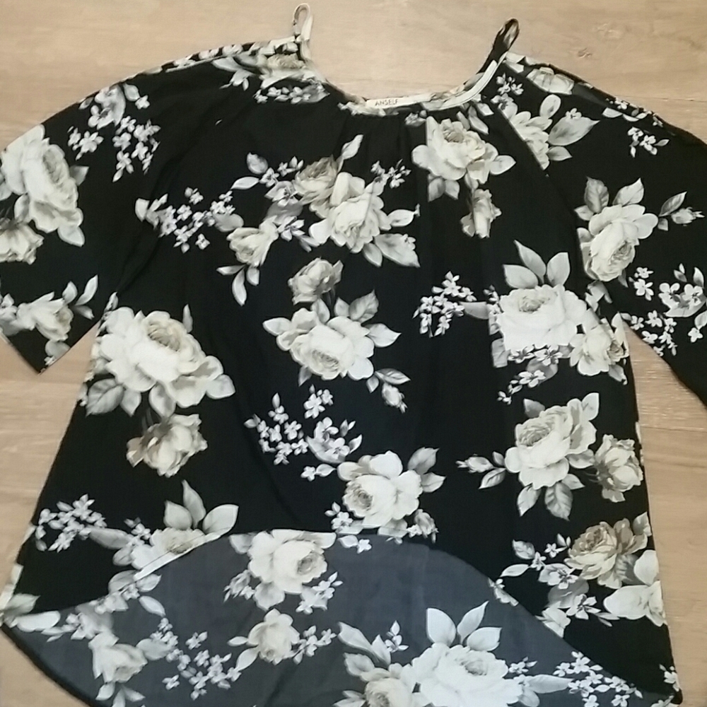ANSELF off the shoulder rose top